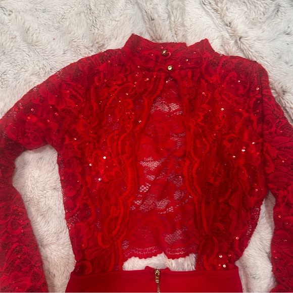 Small red lace fashion nova dress super cute!! Homecoming dance - Picture 8 of 11